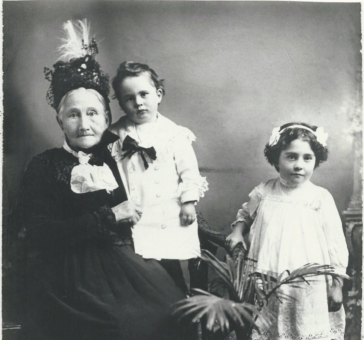 Hannah Jane Watts and Grand Children Jack and Lena Burns